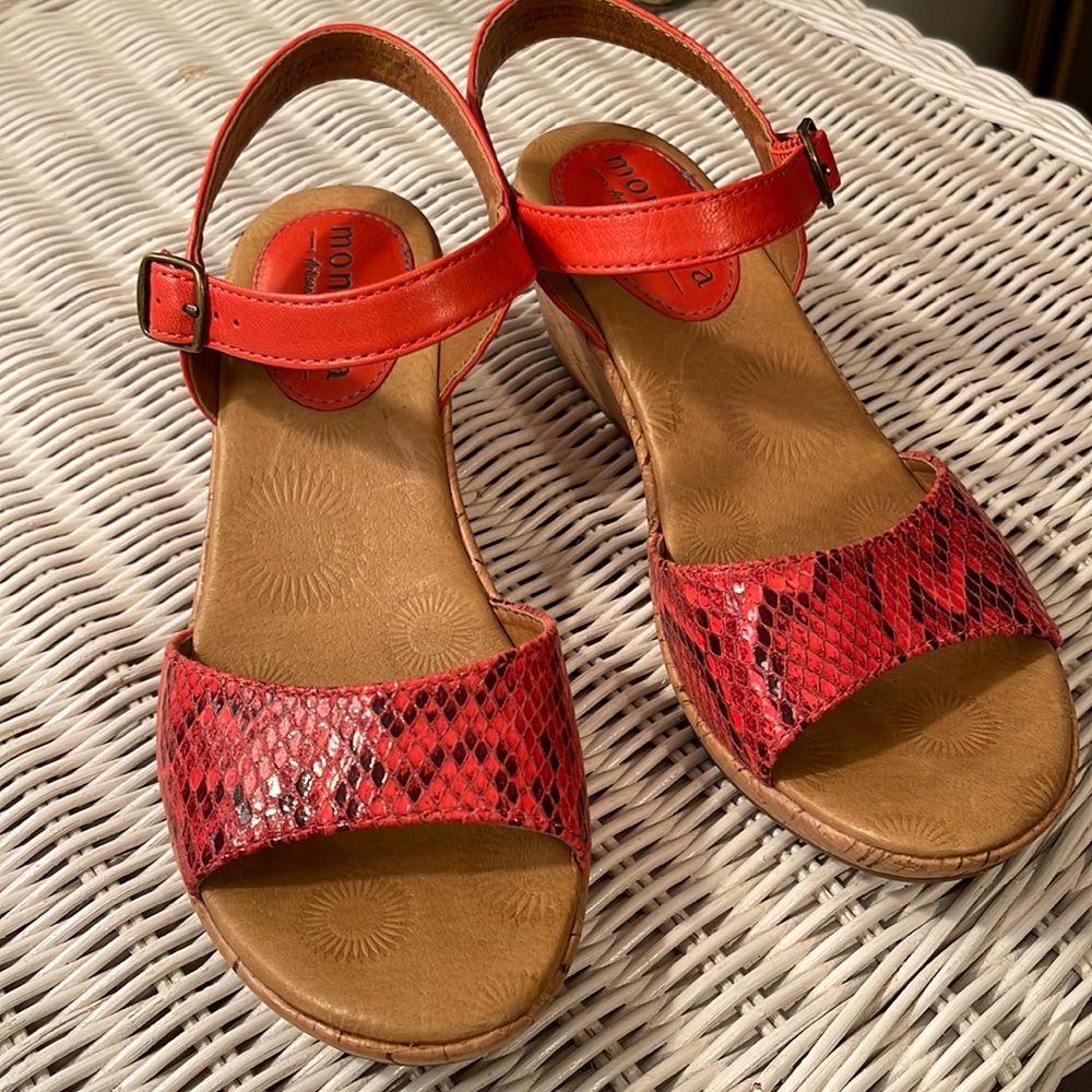 MONTANA Artisan Crafted wedge sandals. Size 7 1/2. Leather “snakeskin”. Coral.